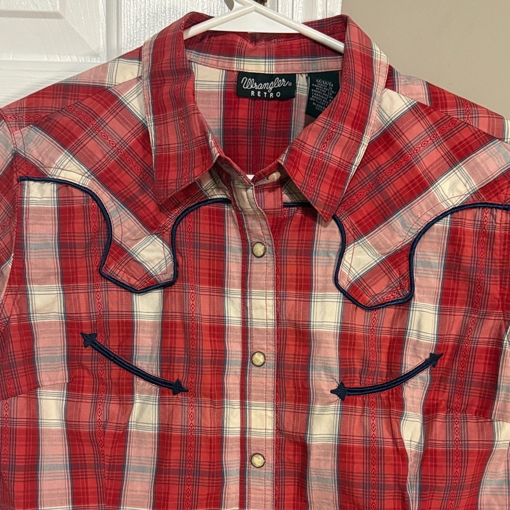 Wrangler Retro Red Plaid Western Snap Shirt Size M | Pearl Snaps & Piping Detail - Picture 2 of 4